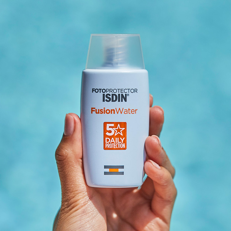 ضد آفتاب فیوژن واتر ایزدین بدون رنگ SPF 50